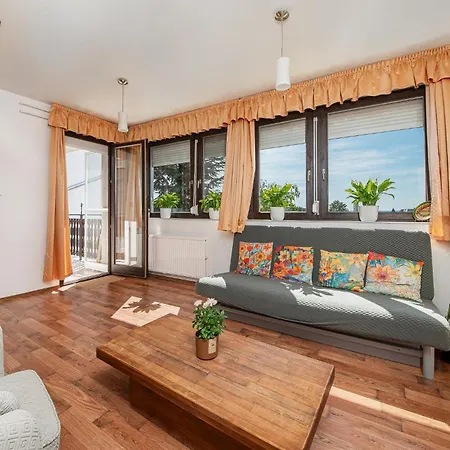 Apartman Mandala Lak *